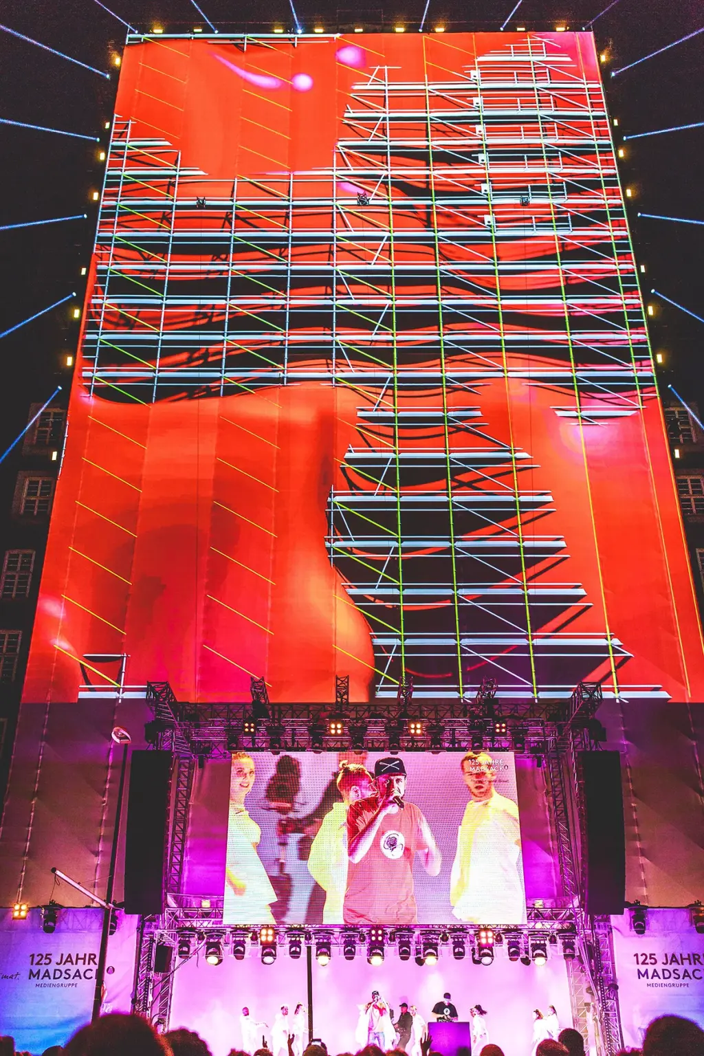 Stage performance with 3D projection mapping for Madsack's 125th anniversary celebration. Battle Royal Studios