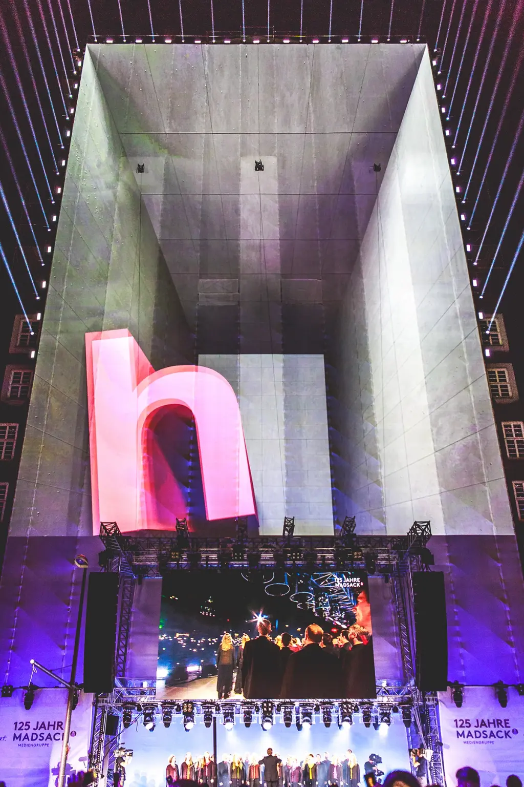 Projection mapping for Madsack's 125th anniversary, featuring a 3D visual effect and a live performance. Battle Royal Studios