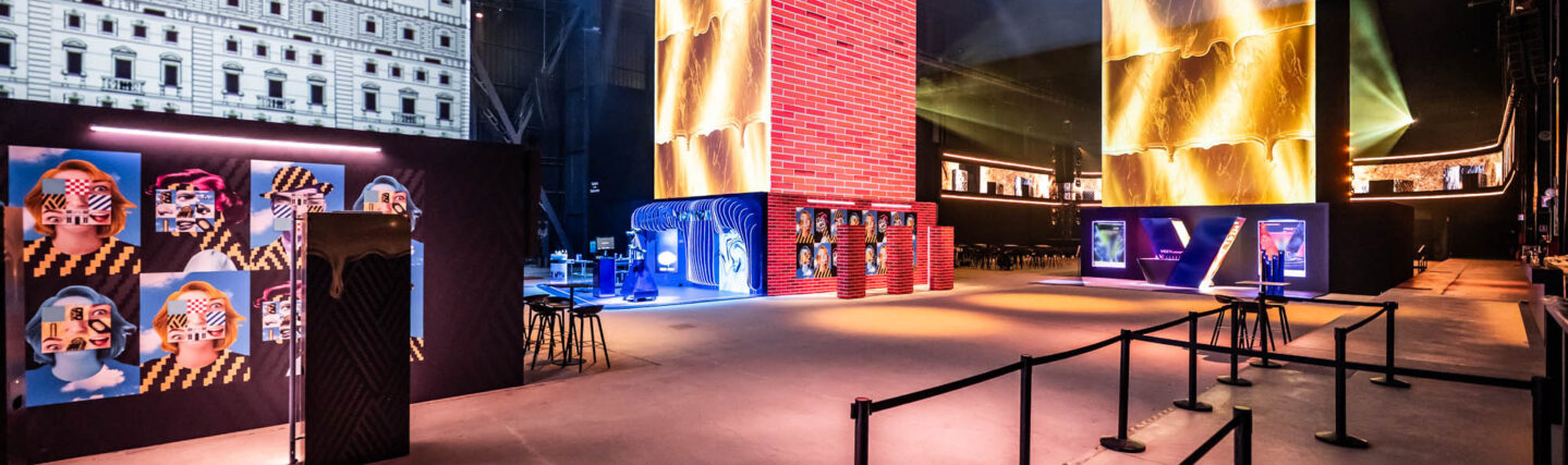Immersive event production with sculptural stage elements, lighting design and branded spatial storytelling.